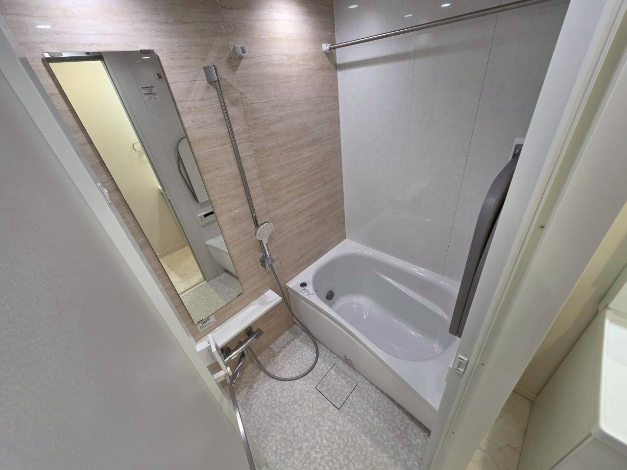 バス・シャワールーム　※別部屋のお写真になります