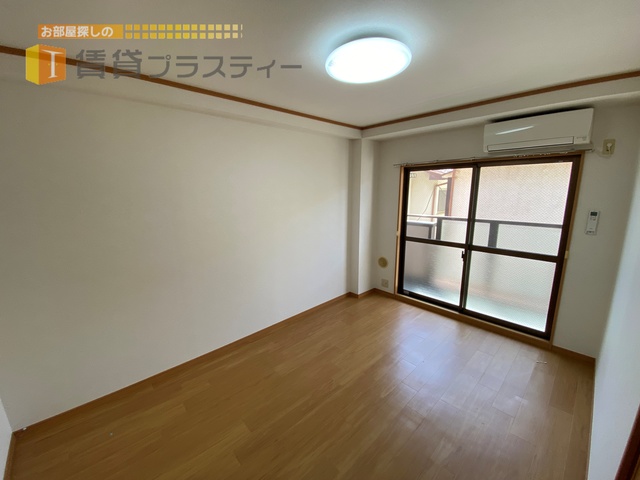 居室・リビング　家具も合わせやすいナチュラルカラー。