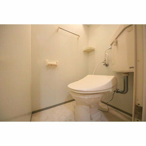 トイレ　入居中のため参考写真