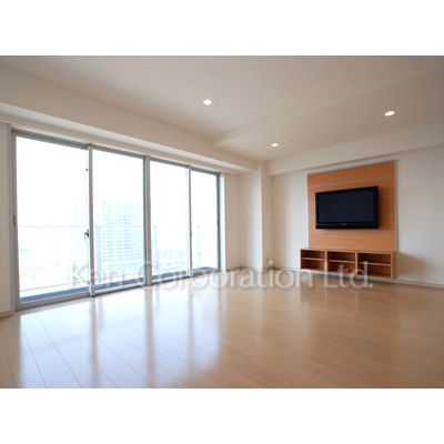 居室・リビング　同タイプ19階のお部屋を撮影。仕様が異なることがあります。