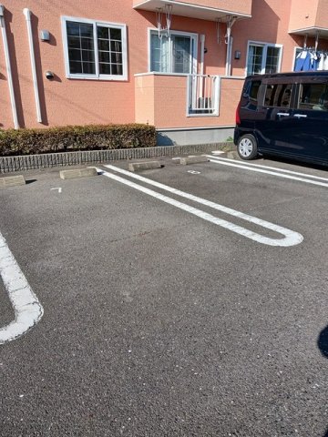 駐車場　車をお持ちの方に嬉しい駐車場付きの物件です