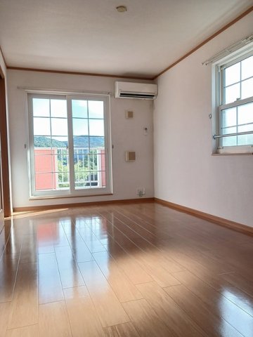 居室・リビング　こちらのリビングで趣味の時間をお楽しみください