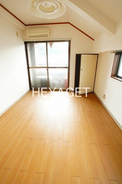 居室・リビング　モダンな造り、ゆとりある居住空間