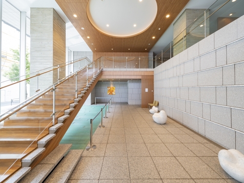 ロビー　ロビー、共用部階段　　※2024年8月撮影