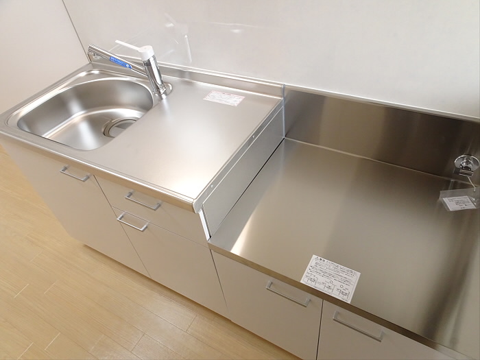 キッチン　コンパクトなキッチンで掃除もラクラク