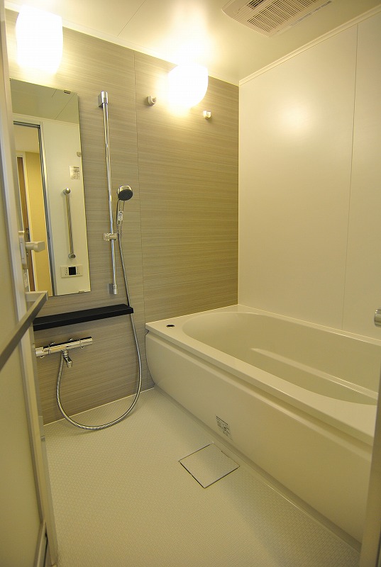 バス・シャワールーム　バスルーム
