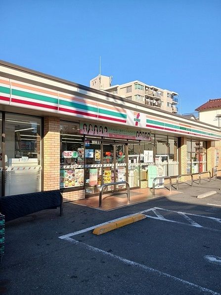 コンビニ　セブンイレブン堀船３丁目北店（コンビニ）まで379m