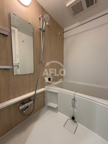 バス・シャワールーム　コンフォリア・リヴ北浜高麗橋　浴室