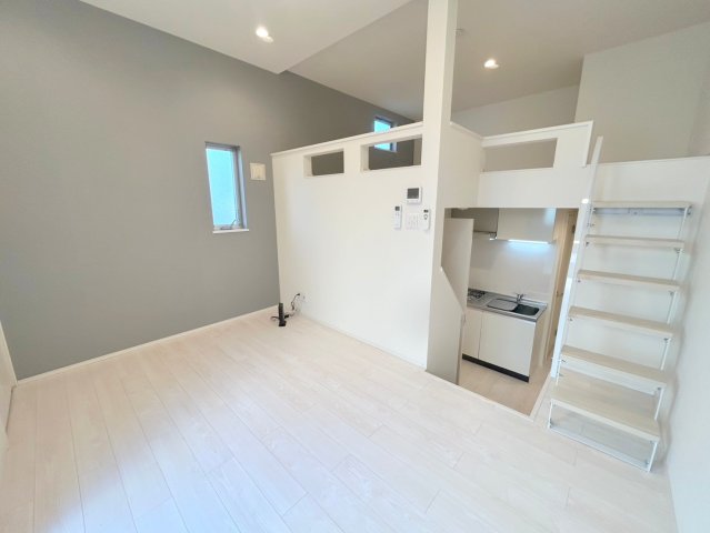 居室・リビング　明るく広々としたリビングです。