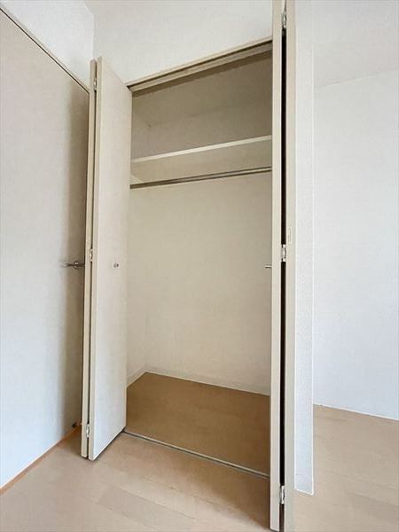 収納　★ハンガーラック付き、上部収納も有り★