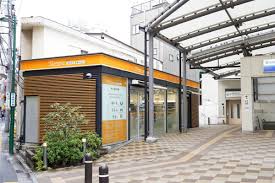 コンビニ　ファミリーマートトモニー中井駅店（コンビニ）まで291m