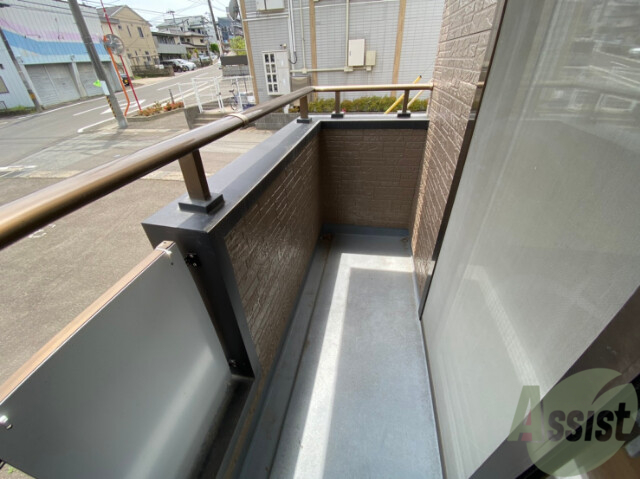 バルコニー　バルコニー。洗濯物がはかどりそうな広さがありますよ。