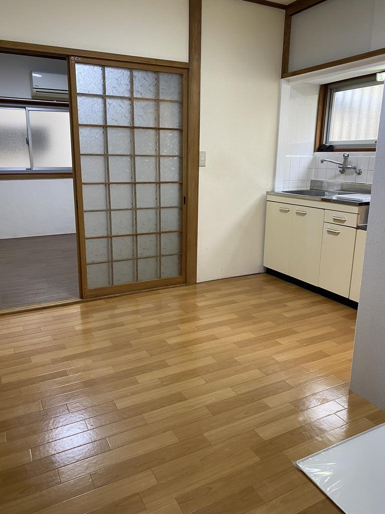交野市向井田賃貸住宅の居間写真