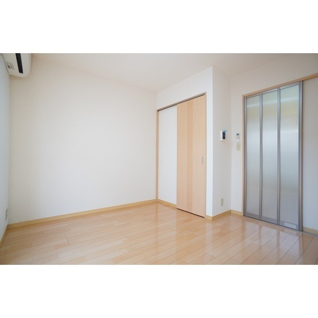 居室・リビング　ウォークインクローゼット付の洋室♪