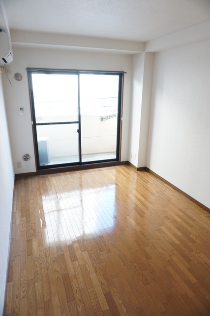 居室・リビング　★洋室７．５帖です★※同タイプ参考写真