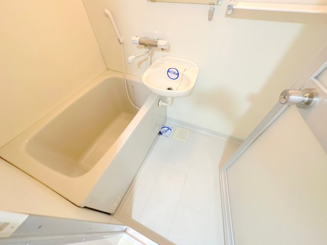 バス・シャワールーム　ゆったりと入るなら、お風呂とトイレとは別々が嬉しいですよね。