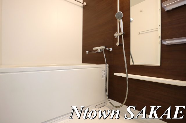 バス・シャワールーム　落ち着いた空間のお風呂です