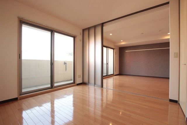 居室・リビング　同物件別号室