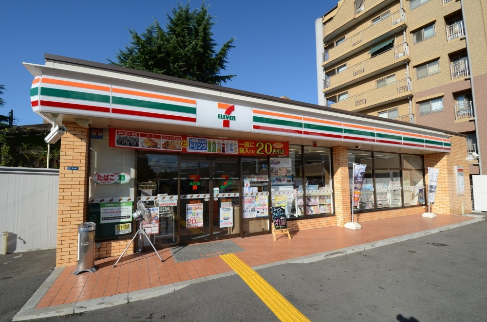 コンビニ　セブンイレブン宝塚南口２丁目（コンビニ）まで298m