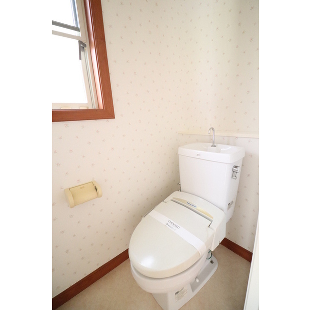 トイレ　嬉しい温水洗浄便座付き♪