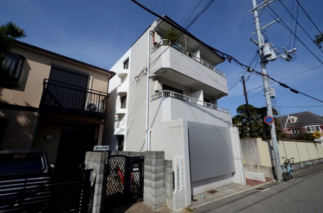 建物外観　モニター付きインターホンついてます♪