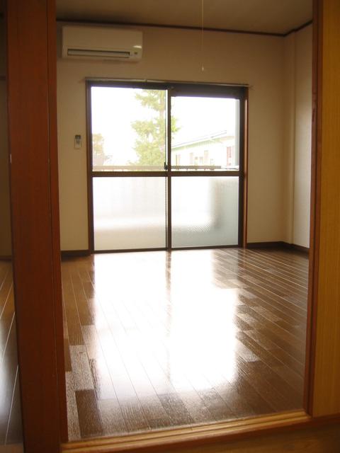 居室・リビング　明るい日差しが入ります