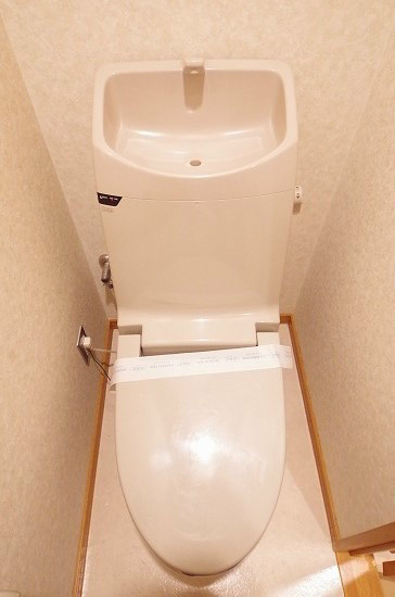 トイレ　温水洗浄便座