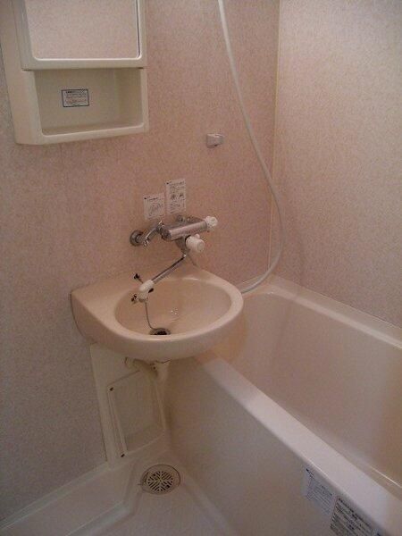 バス・シャワールーム　日々の疲れを癒すお風呂付です