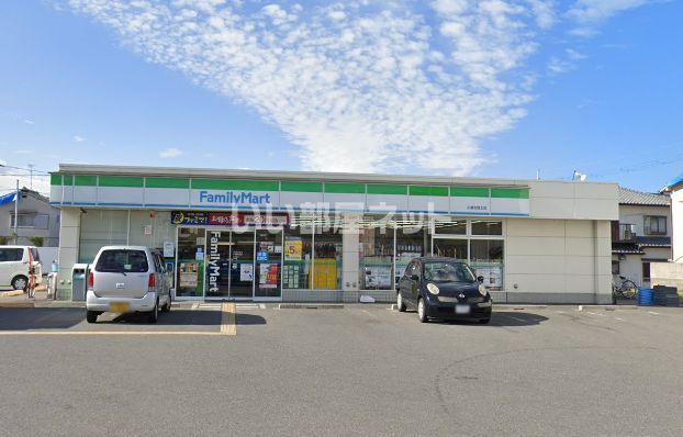 コンビニ　ファミリーマート小浦忠岡北店（コンビニ）まで686m