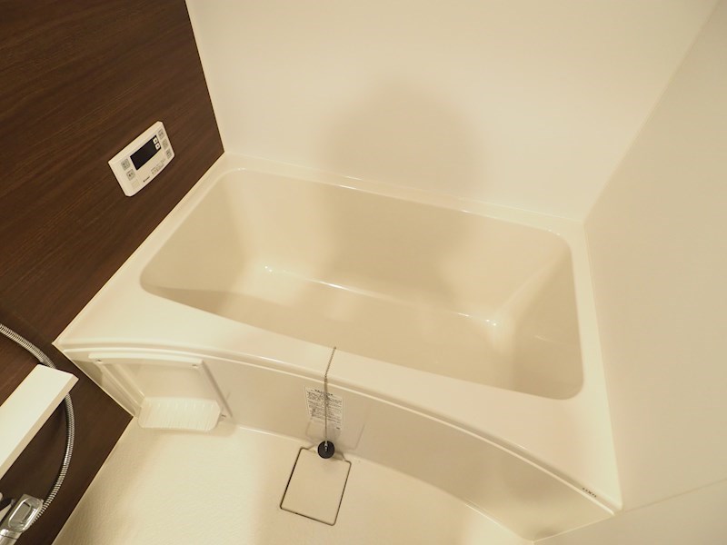バス・シャワールーム　お風呂も広め・きれいで気持ちいい