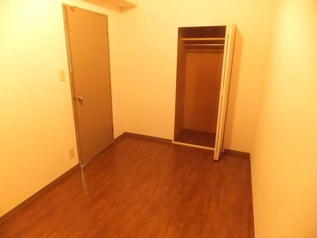 収納　★各居室に収納があります★