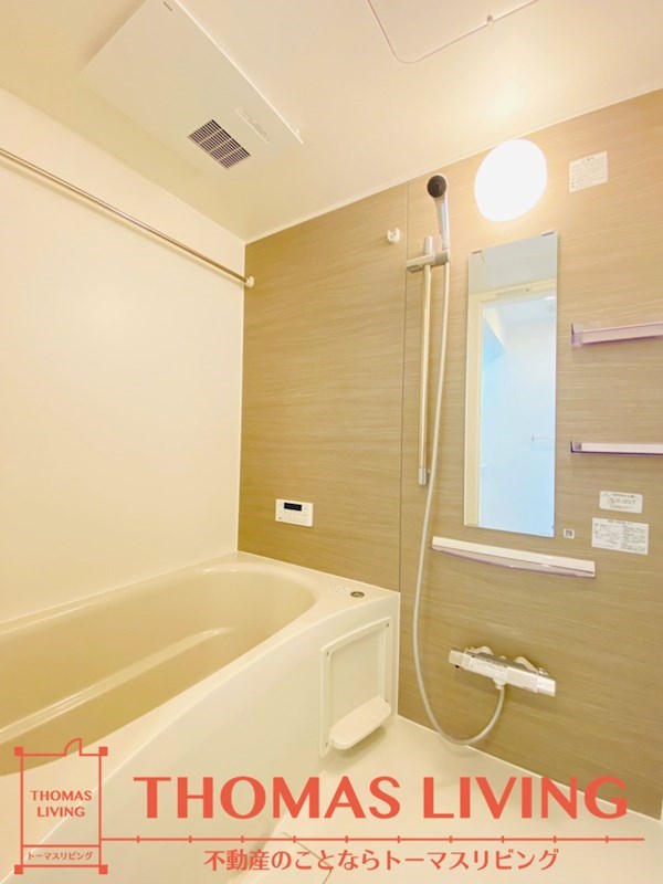 バス・シャワールーム　追い焚きや浴室乾燥機も備わっています。