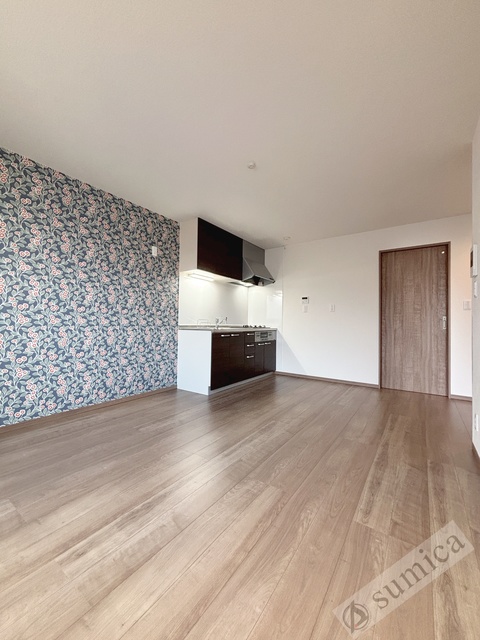 その他設備　内装は白を基調として建具とキッチンがグッと映えてます＾＾