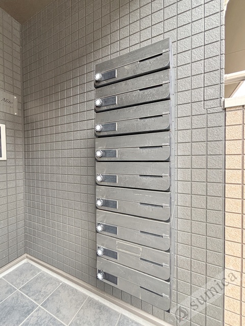 エントランス　明るいエントランスであなたのお帰りをお待ちします＾＾