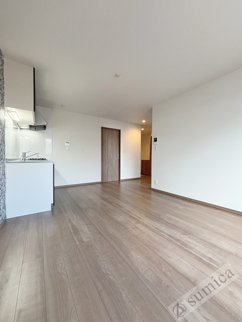 居室・リビング　ホワイトベースで明るい内装♪