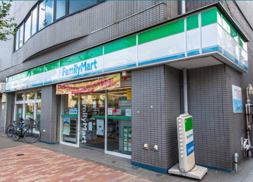 コンビニ　ファミリーマート 下目黒六丁目店（コンビニ）まで300m