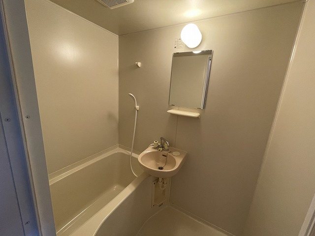 バス・シャワールーム　同マンション別部屋