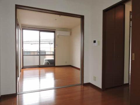 居室・リビング　室内