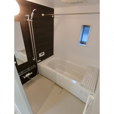 バス・シャワールーム　同一施工会社。同一仕様内装です。