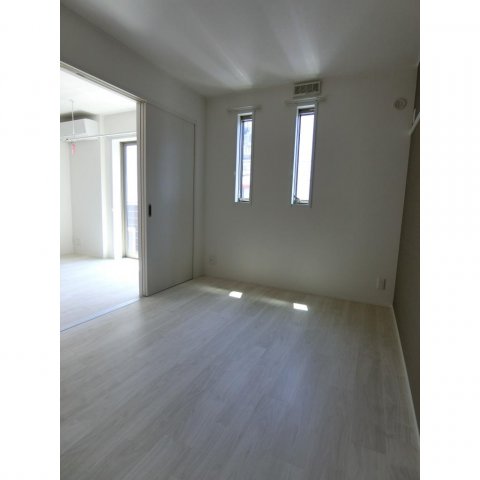 居室・リビング　同一施工会社。同一仕様内装です。