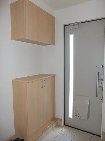 玄関　シューズBOX・階段下収納付き♪