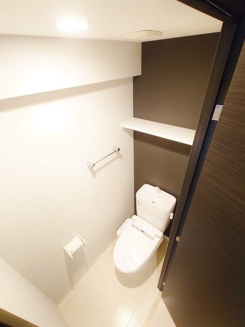 トイレ　暖房便座付きシャワートイレ