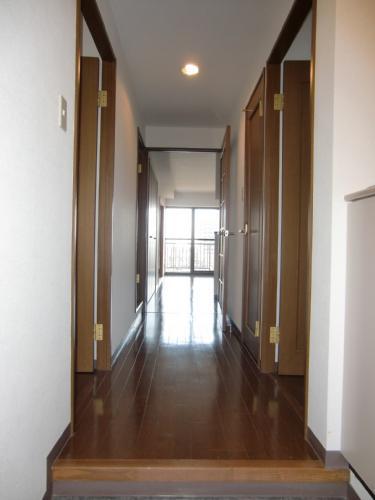 玄関　別部屋の参考写真です