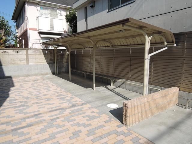 駐車場　★屋根付き駐輪場★