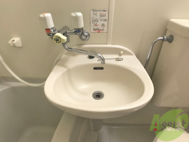 洗面設備　洗面台は浴室にあります。掃除がしやすそうですね。