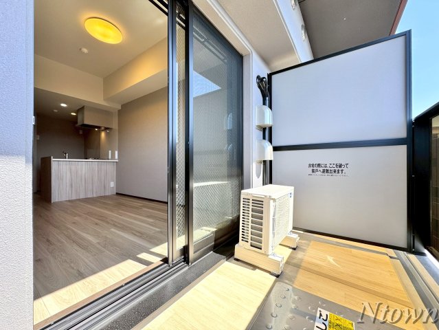 バルコニー　暖かな日差しのふりそそぐバルコニー