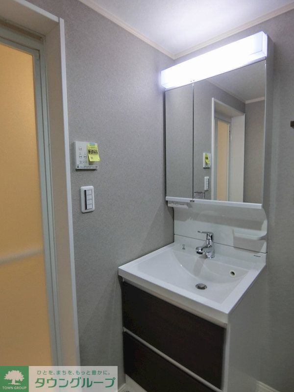 洗面設備　独立洗面台を完備し、朝の身支度が快適です♪