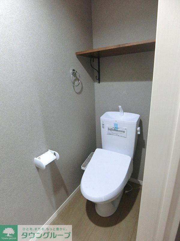 トイレ　ウォシュレットつき！※実際の棚板はホワイトです。