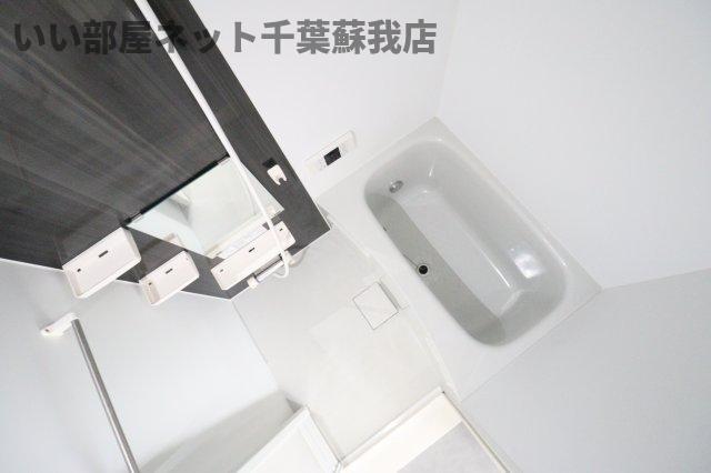 バス・シャワールーム　黒を基調としたシックで落ち着いた雰囲気の浴室です！