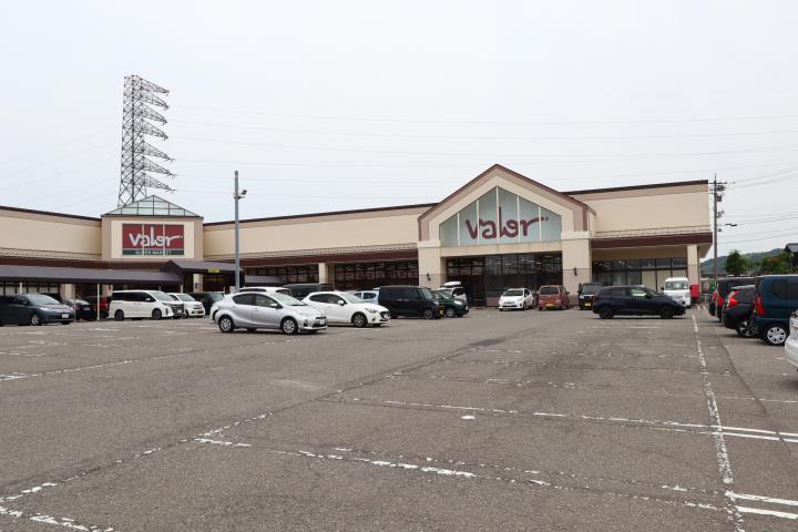 スーパー　バロー金沢ゆいの里店（スーパー）まで1378m
